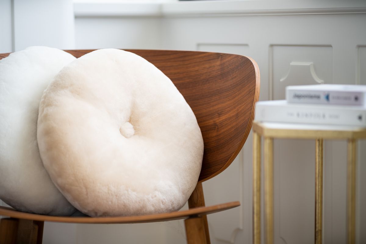 Fårskinnskudde | Mockasin | Dubbelsidig | Ø45 cm