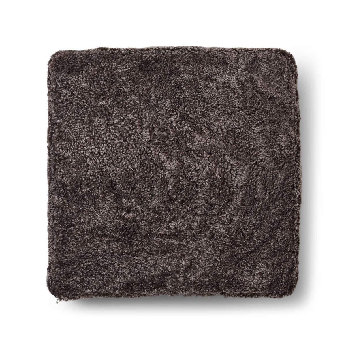 Puff | Kort lugg | Nya Zeeland | 40x40x13 cm Cappuccino