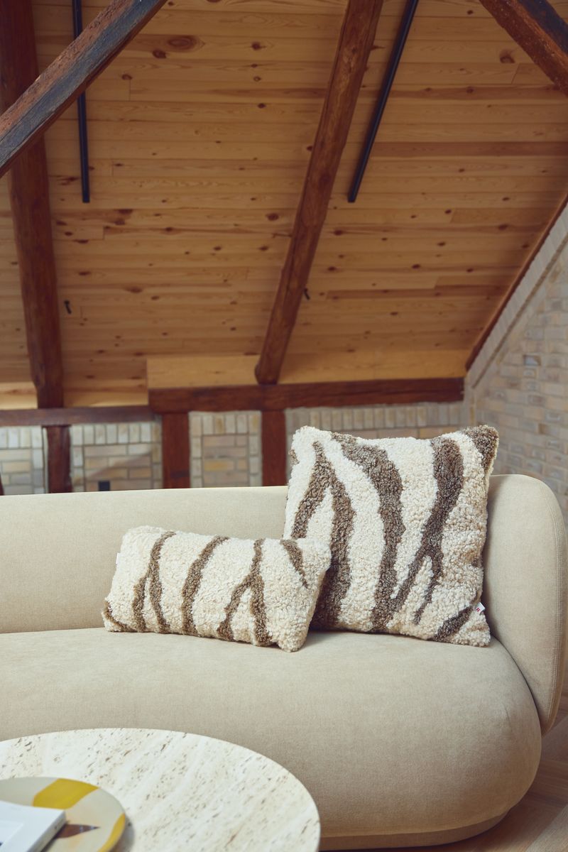 Zebra fårskinnskudde | Kort lugg | Nya Zeeland | Dubbelsidig | 60x60 cm Ljusbrun / Beige