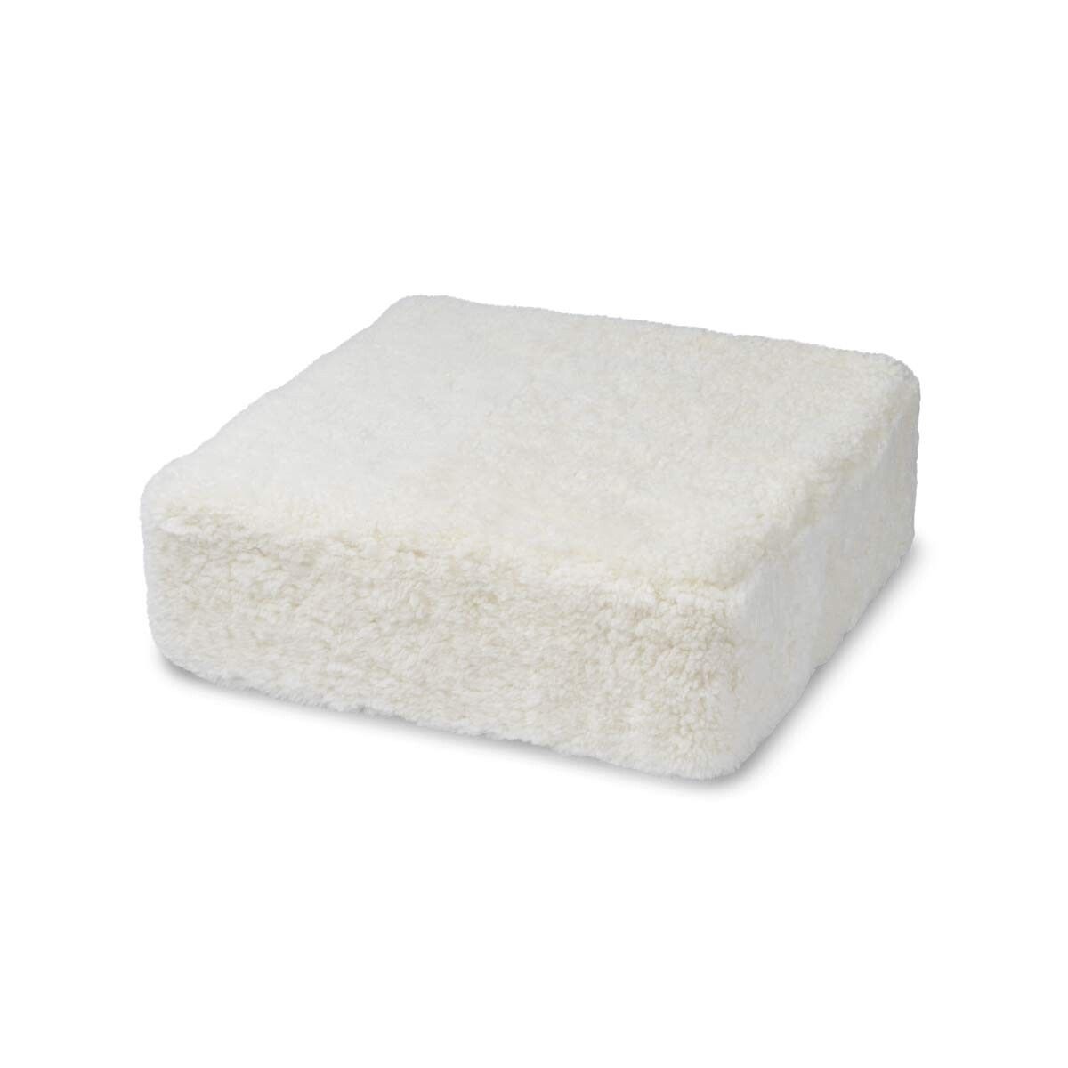 Puff | Kort lugg | Nya Zeeland | 40x40x13 cm Vit