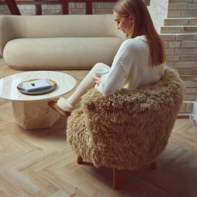 Emily Lounge Chair | Lång lugg Honung