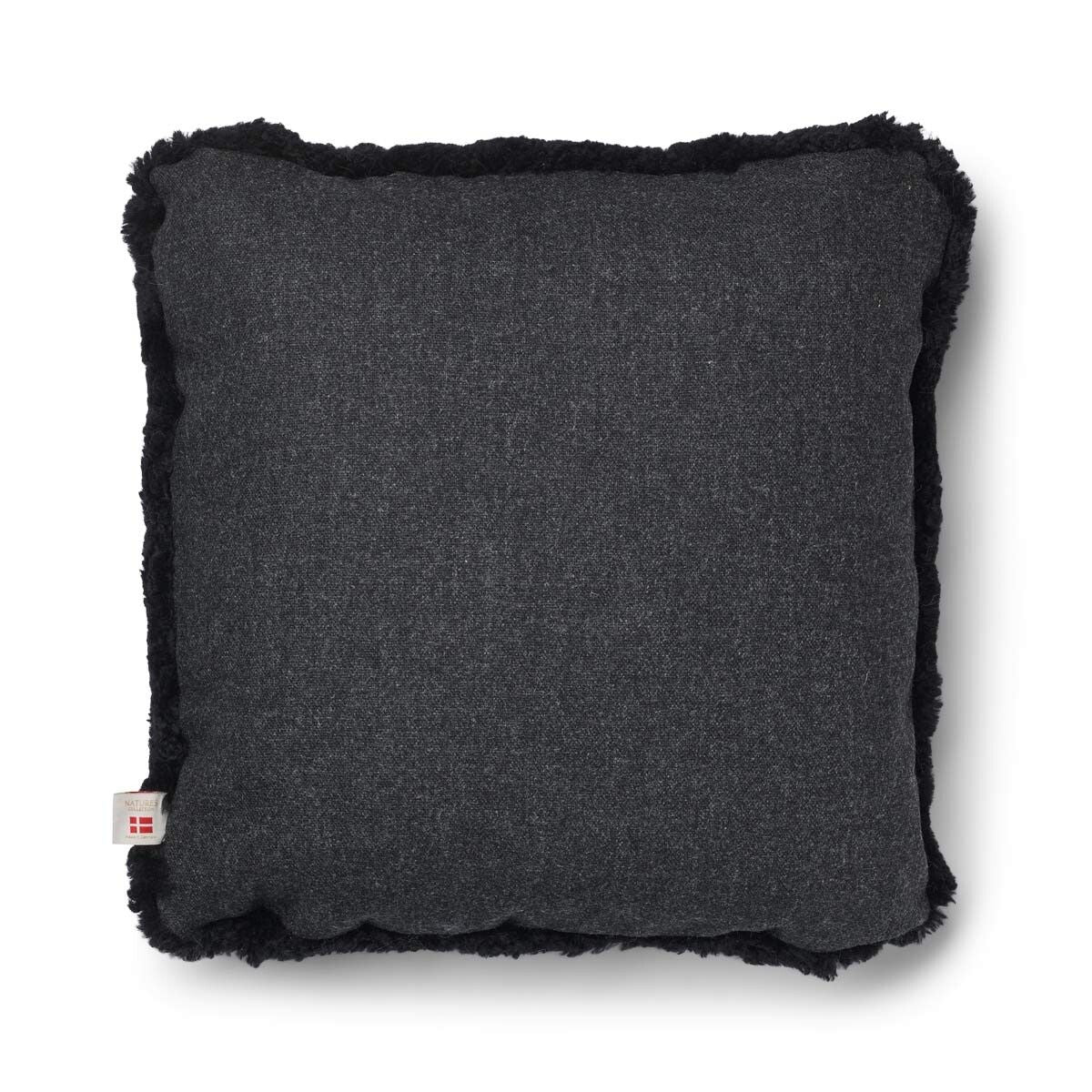 Classic Kort Lugg Fårskinn Kudde Charcoal/Svart