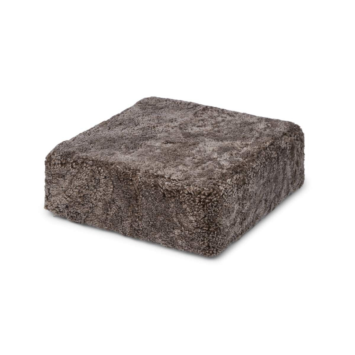 Puff | Kort lugg | Nya Zeeland | 40x40x13 cm Ljusbrun