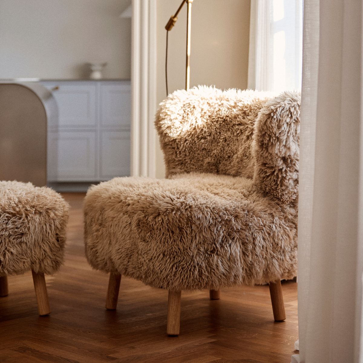 Emil Lounge Chair | Lång ull Honung