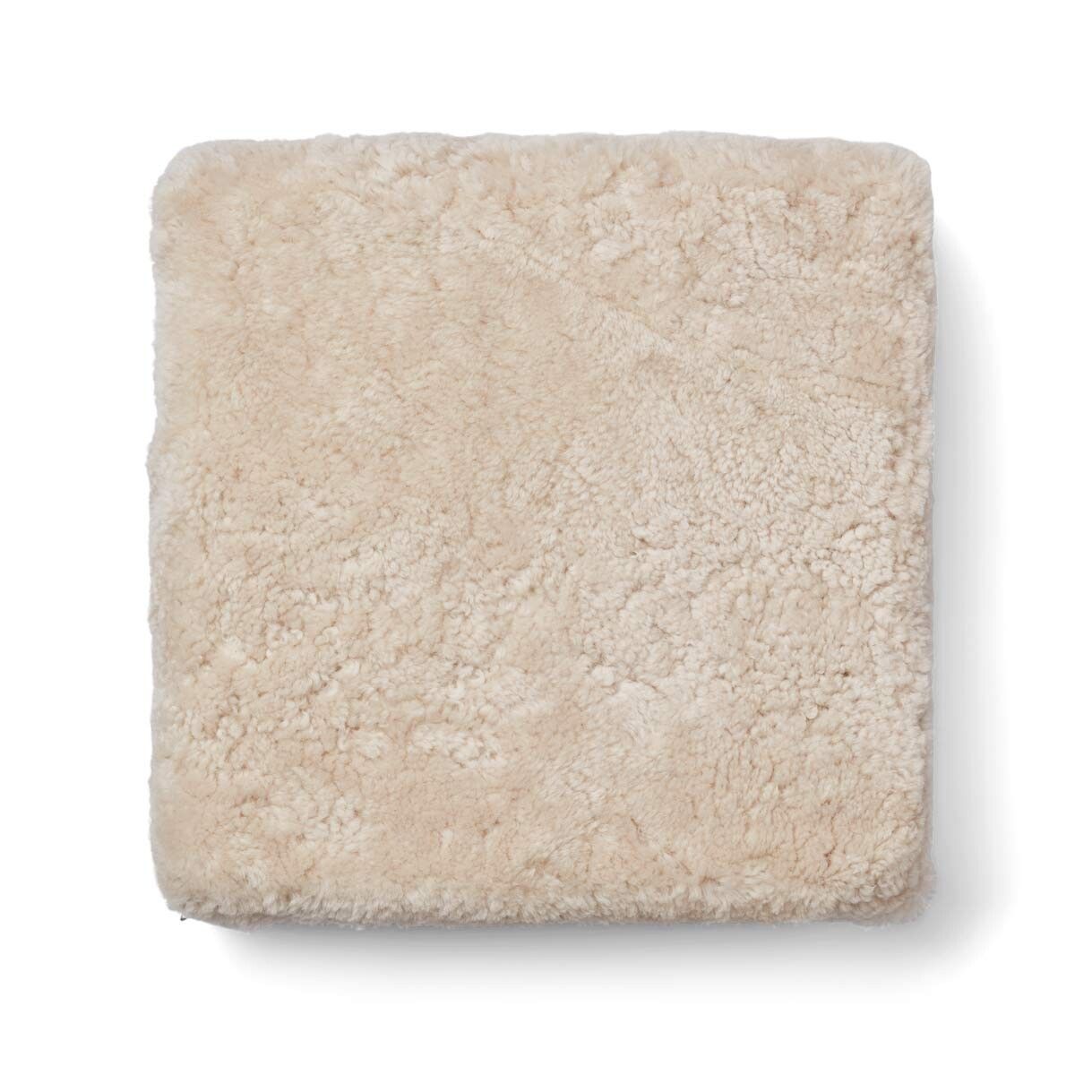Puff | Kort lugg | Nya Zeeland | 40x40x13 cm Pearl