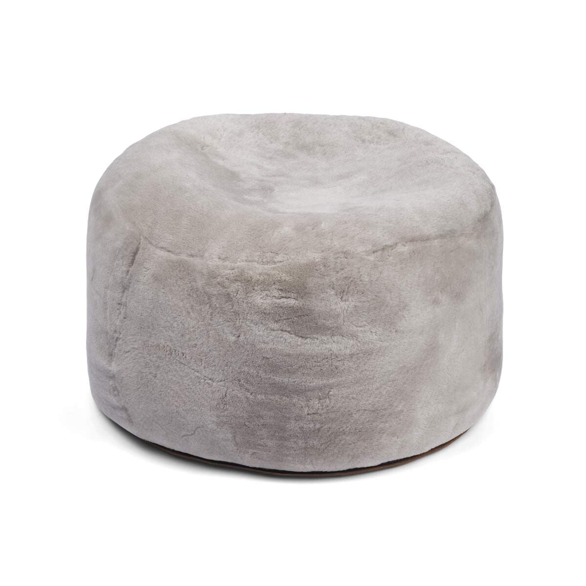 Runda pouf | Mockasin | Nya Zeeland | D55xH36 cm Silvergrå