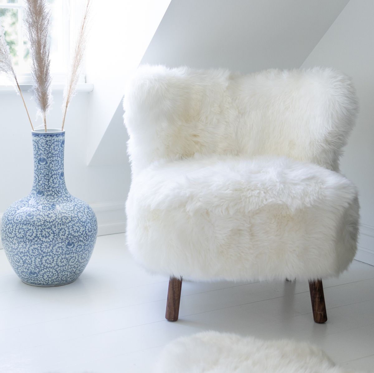 Emil Lounge Chair | Lång ull Honung