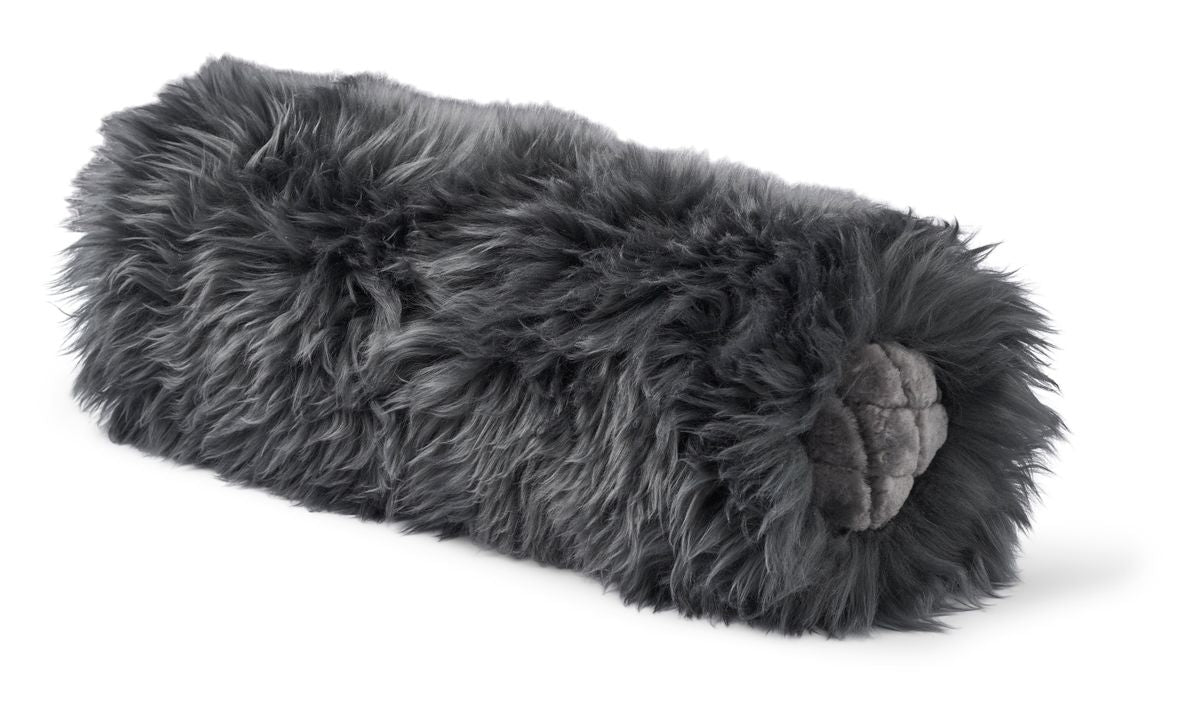 Bolsterkudde | Lång lugg, mockasin | Nya Zeeland | D20xL52 cm Mörkgrå