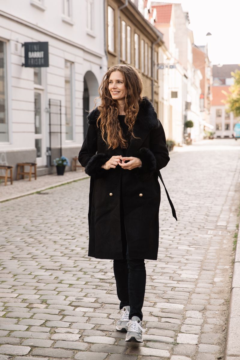 Othilia Jacka Svart