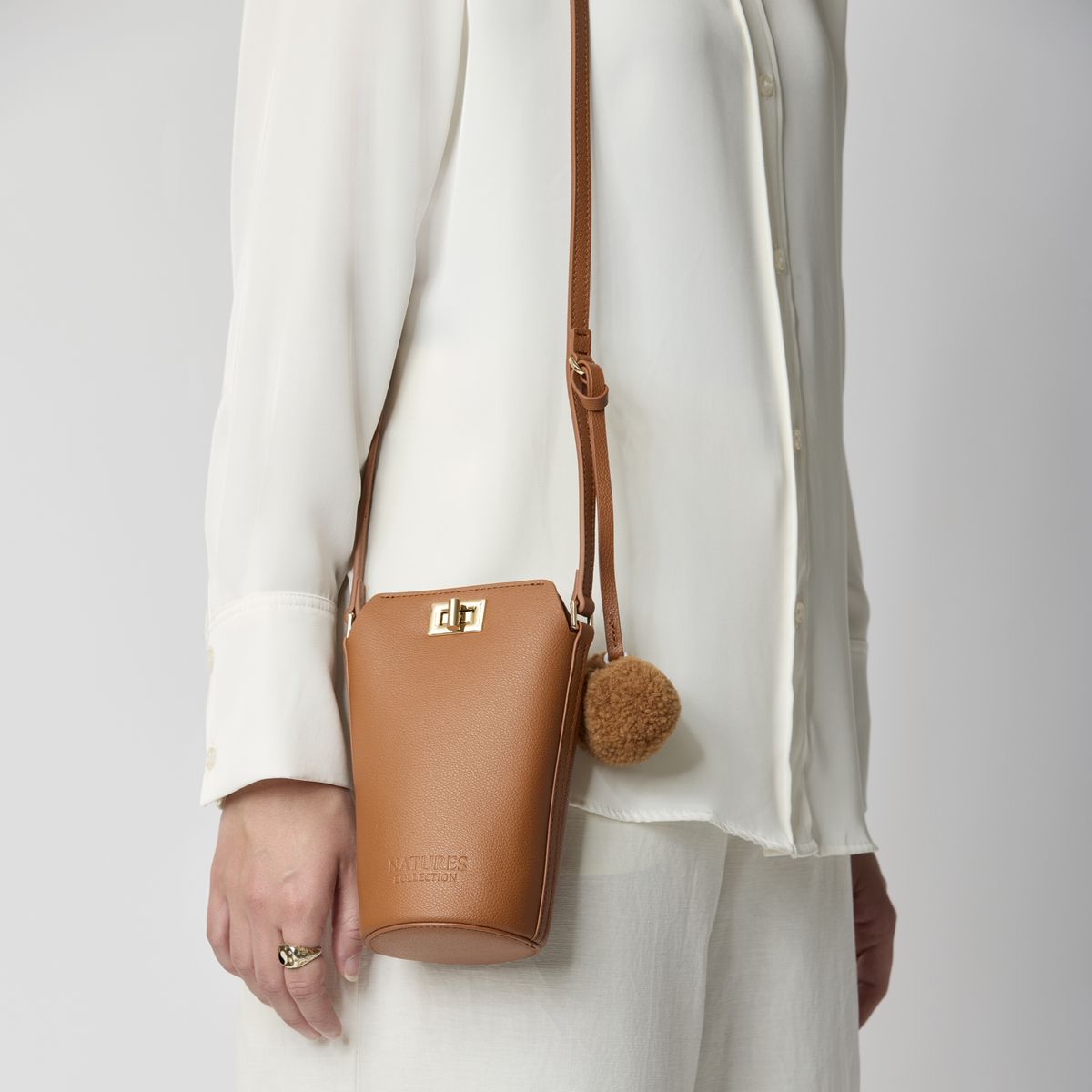 Adina mobilväska Antikgrön