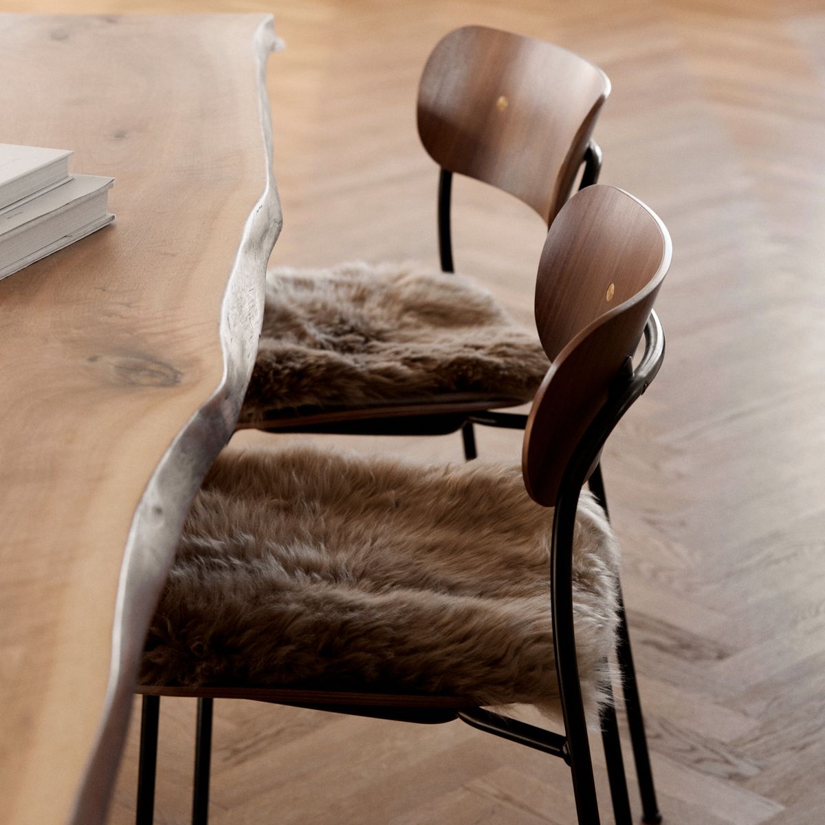 Stolsdyna m/fyllning | Lång lugg | Nya Zeeland | 37x37 cm Svart