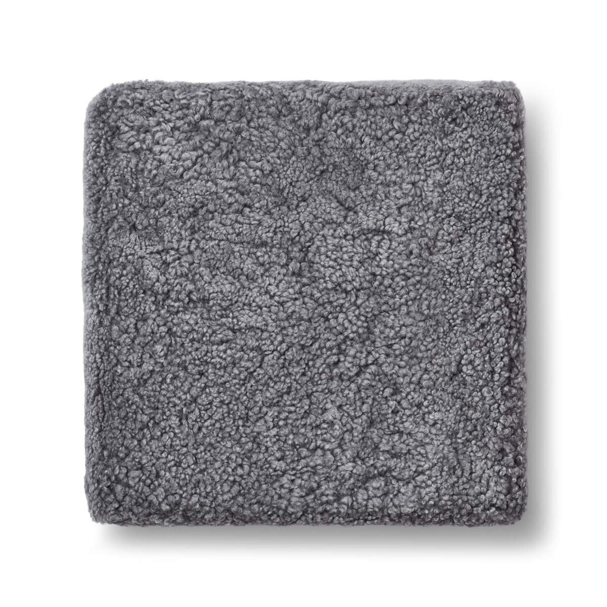 Puff | Kort lugg | Nya Zeeland | 40x40x13 cm Ljusgrå