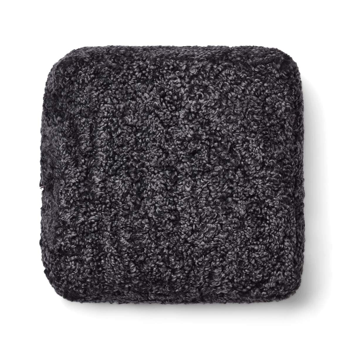 Square Kort Lugg Fårskinn Puff Antracit