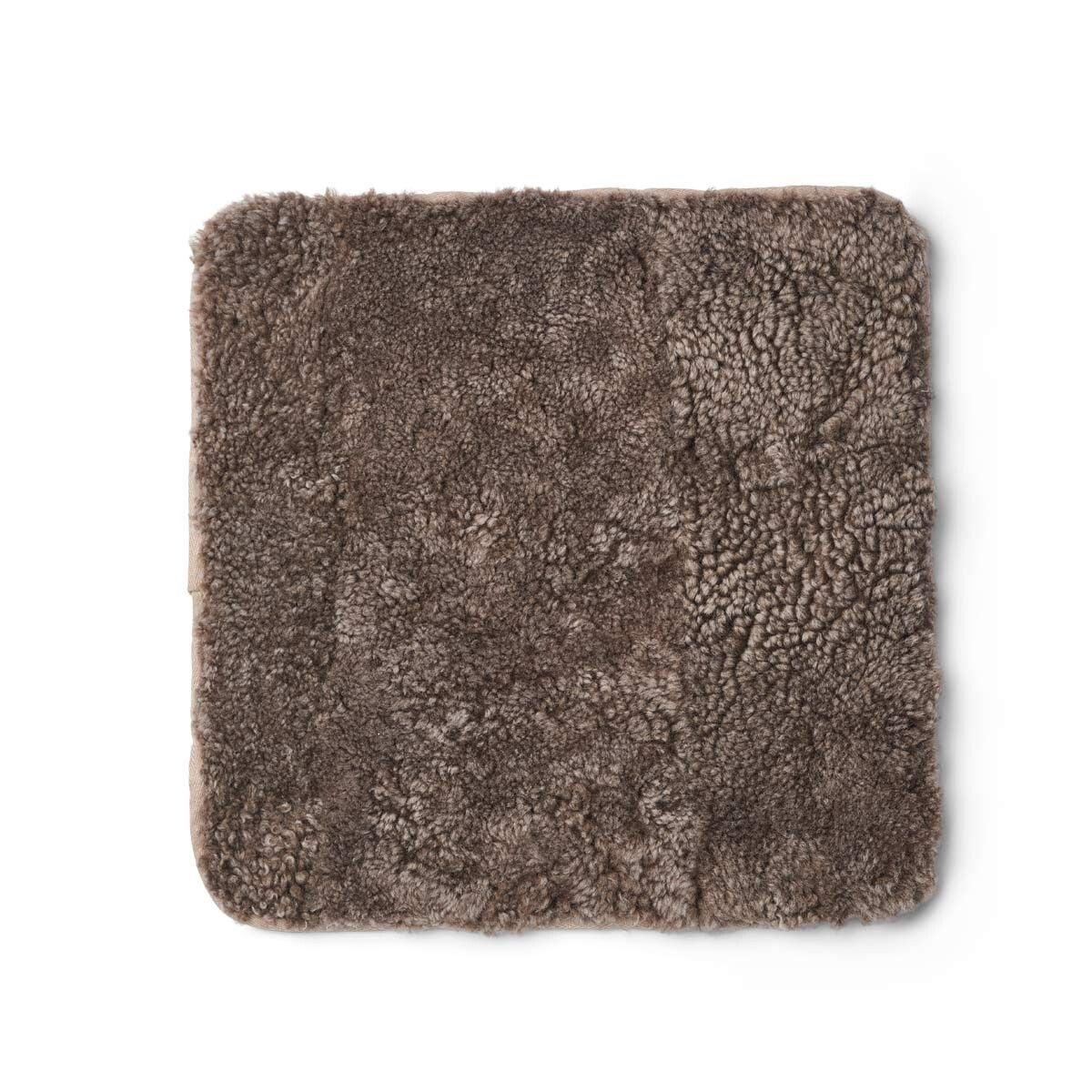 Zero Waste stolsdyna | Kort lugg | Nya Zeeland | 35x35 cm Ljusbrun