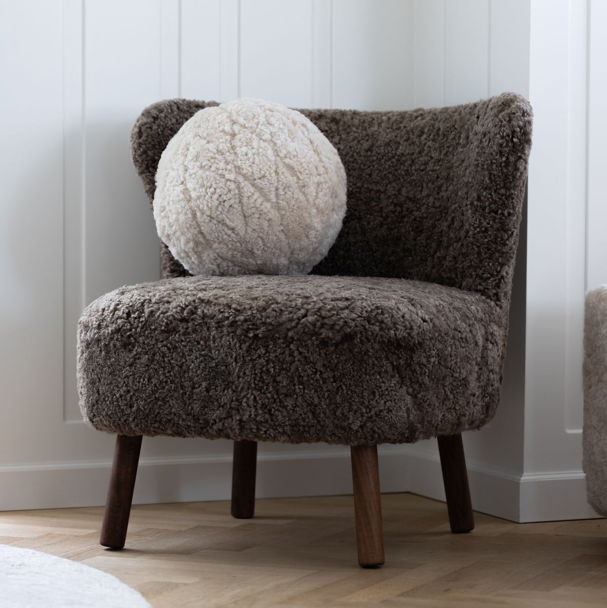 Emil Lounge Chair | Kort ull Koksgrå