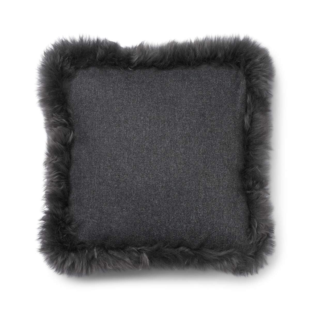 Classic Collection | Ullkudde | Lång lugg | Dubbelsidig | 52x52 cm | 34x52 cm Mörkgrå / Stålgrå