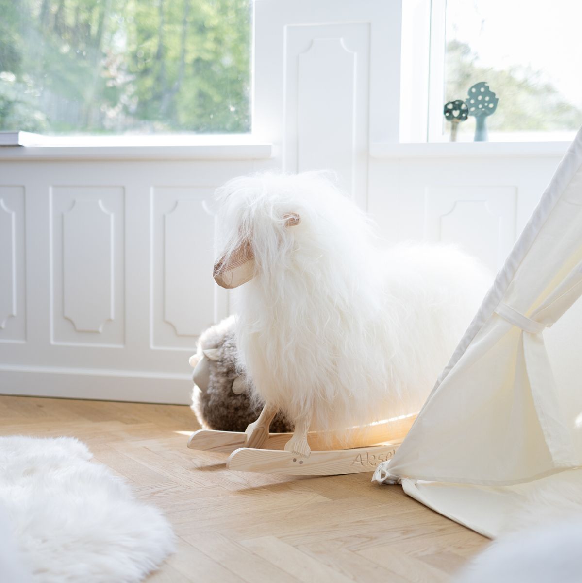 Gungfår | Kort lugg | L85xW25xH60 cm Vit