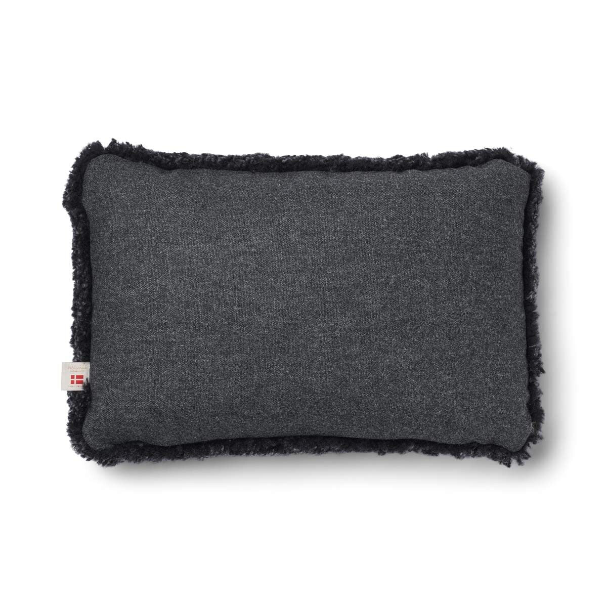 Classic Collection | Ullkudde | Kort lugg | 52x52 cm | 34x52 cm Kolgrå / Kolgrå