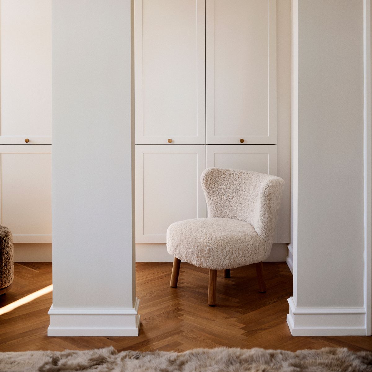 Emily Lounge Chair | Kort lugg Koksgrå