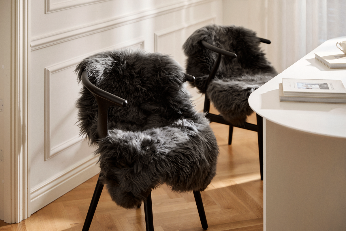 Olika typer fårskinn med varierande päls och textur