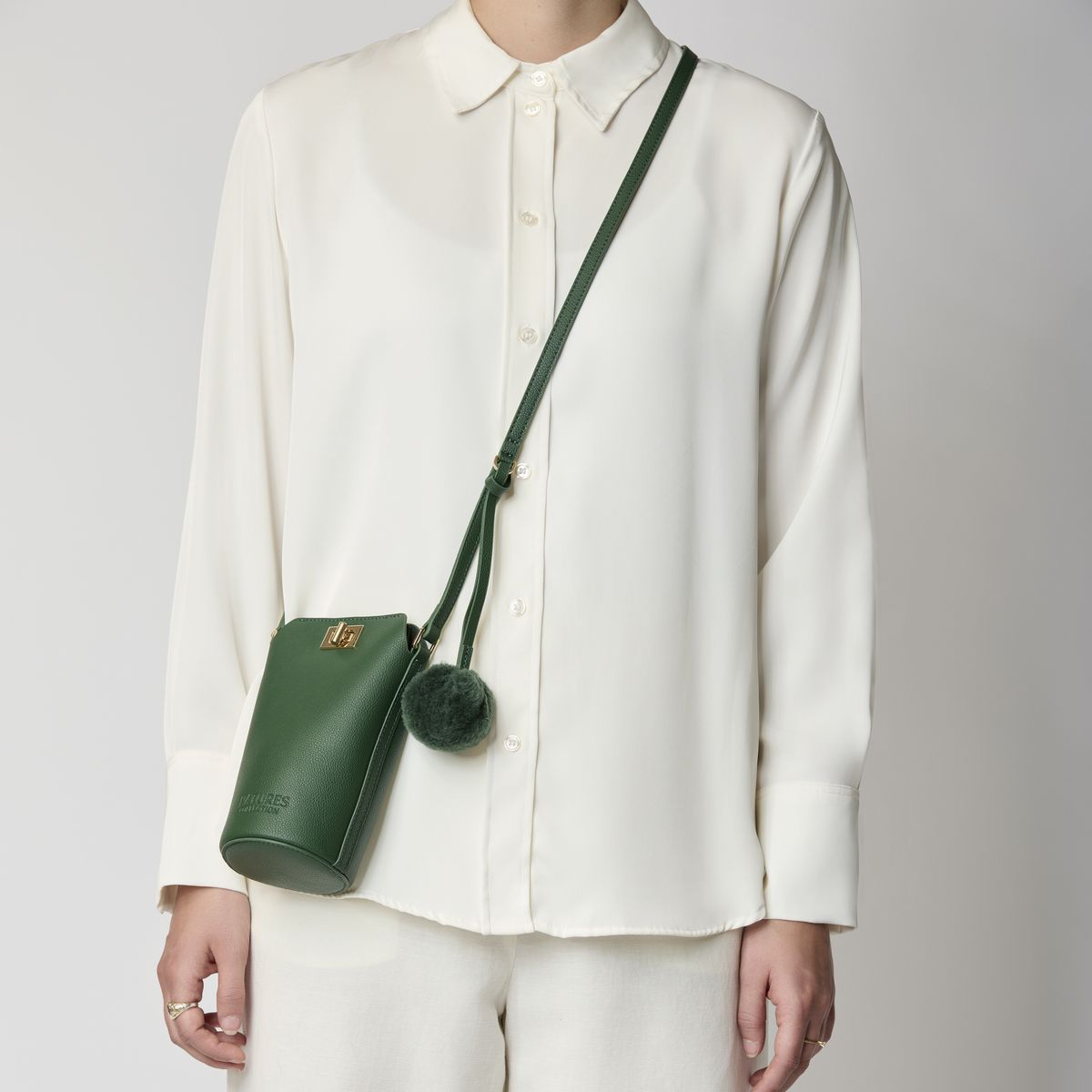 Adina mobilväska Antikgrön