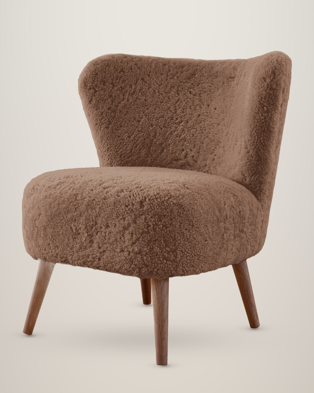 Fåtölj med korthårigt lammskinn – Taupe